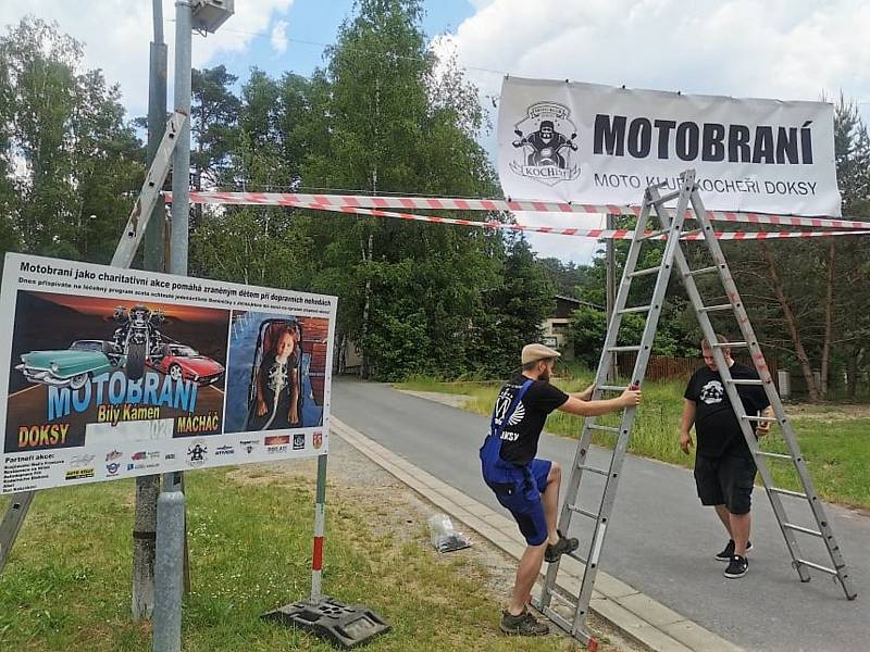 Přípravy na Motobraní vrcholí.