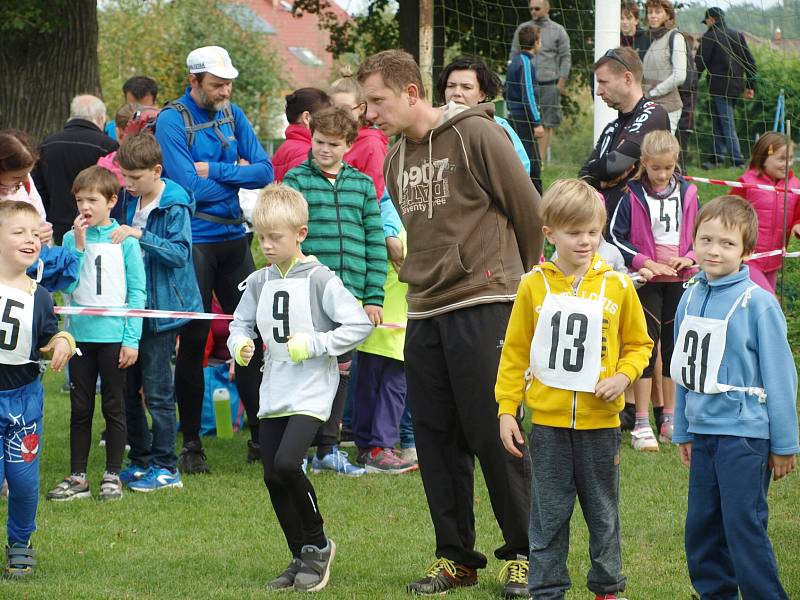 Běh Lipovou alejí v Zahrádkách přilákal i mladé sportovce. 