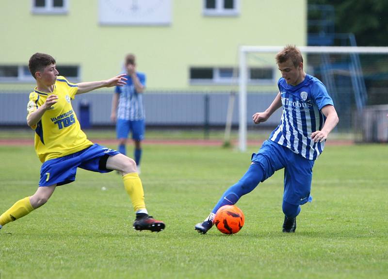 Mladší dorostenci České Lípy (modré dresy) doma porazili Varnsdorf 6:3.