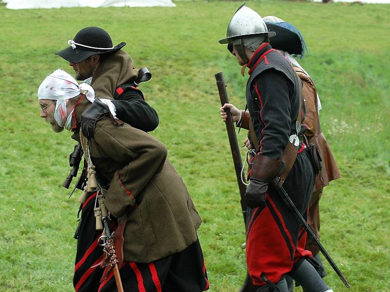 Skupina historického šermu Garde pořádala v sobotu tradiční Cvikovské hřmění - bitvu z období třicetileté války. 