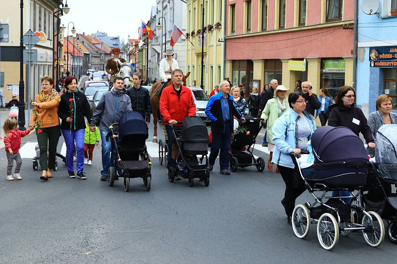 Druhý sraz historických a retro kočárků uspořádal v sobotu Spolek historie Mimoňska.