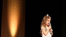 V Městském divadle v Novém Boru proběhlo v sobotu finále 4. ročníku soutěže Sluníčko Deníku pro talentované dívky ze severních Čech. Vyhrála osmiletá Beáta Brádková z Roudnice nad Labem.
