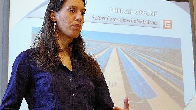 O současnosti a budoucnosti energetiky diskutovala vědecká pracovnice a absolventka jaderné fakulty ČVUT Edita Bromová se studenty Střední průmyslové školy v České Lípě.