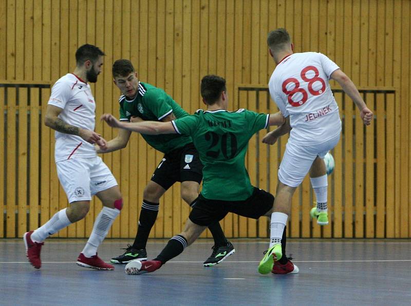 Futsalové derby ovládl Liberec (v bílém) který vyhrál v České Lípě 6:1.