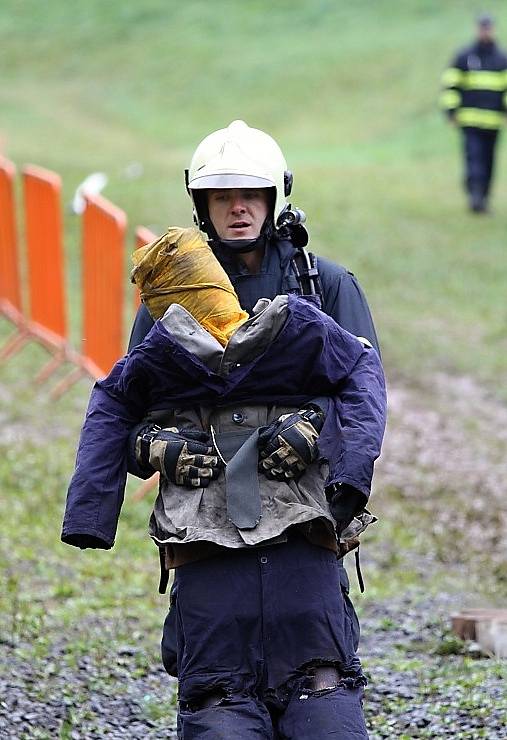 Soutěž T.F.A., jejíž volný překlad znamená „Nejtvrdší hasič přežívá", byla pro účastníky skutečně vyčerpávající.