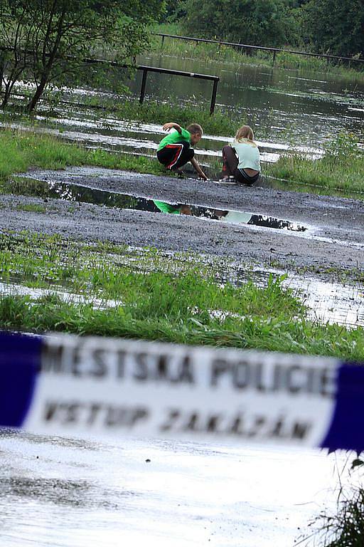 Velká voda se nevyhla ani České Lípě. Nejhorší situace je v Dubici. 