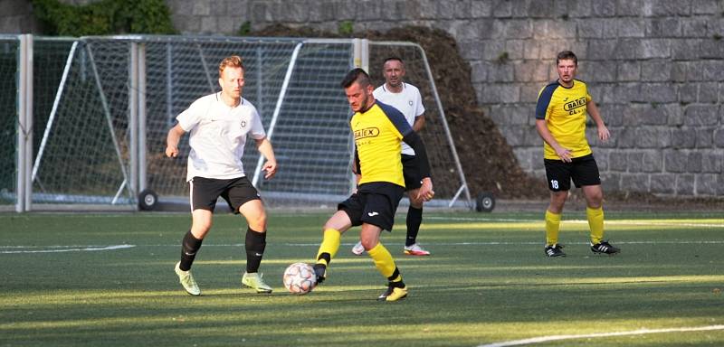 Fotbal, I.B třída - západ: Ruprechtice - Jestřebí 3:0. V utkání se těžce zranil hostující Lukáš Komárek.