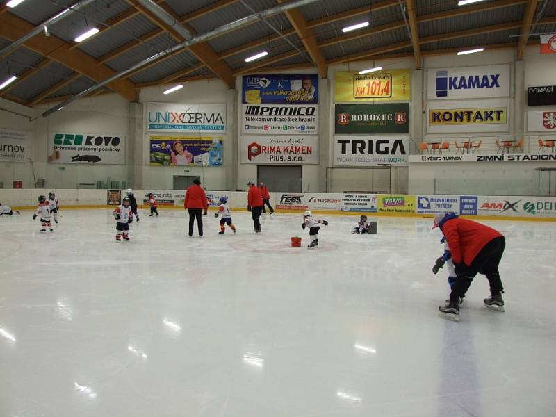 Týden hokeje na zimním stadionu v Turnově.