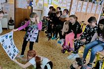 Na zajímavá místa Libereckého kraje se vzájemně zvali čtvrťáci ze Základní školy v Dubé.