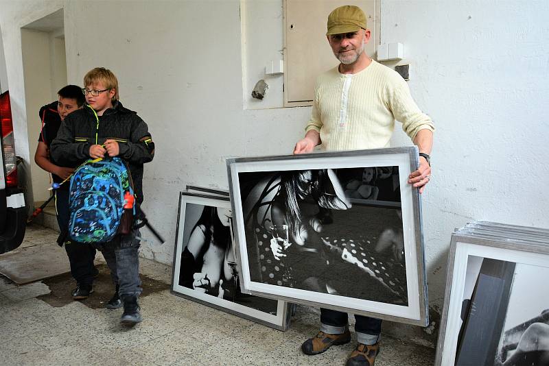 Hynek Čermák z Dejvického divadla je také renomovaný fotograf ženských aktů. Jejich novou sérii vystaví v Kravařích na Českolipsku.