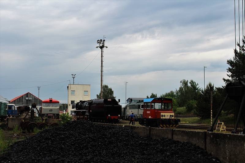 Den plný parních lokomotiv