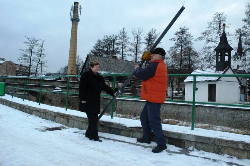 Vandalové poničili novou lampu