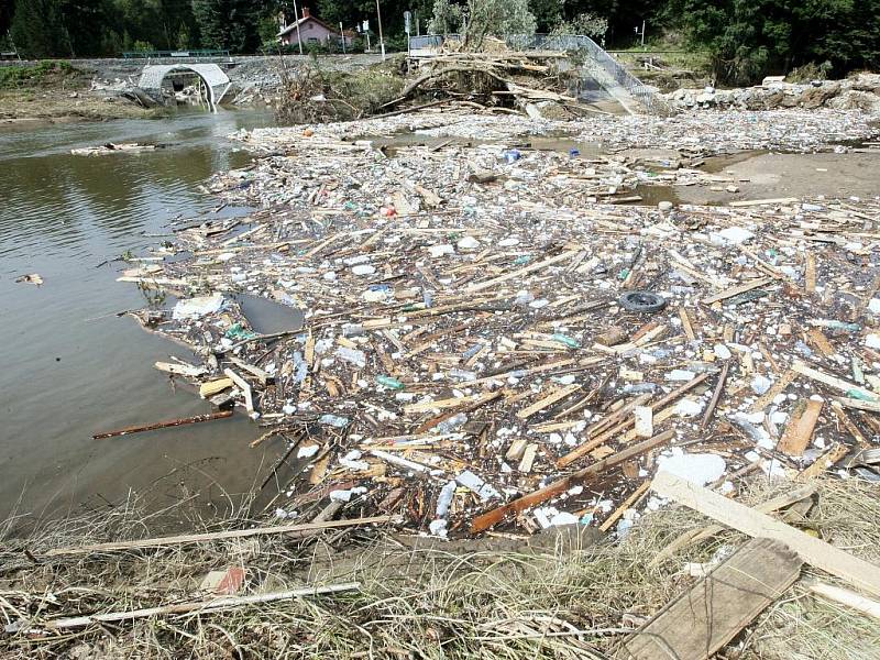 Višňová Minkovice Poustka Víska šestý den po povodni. 