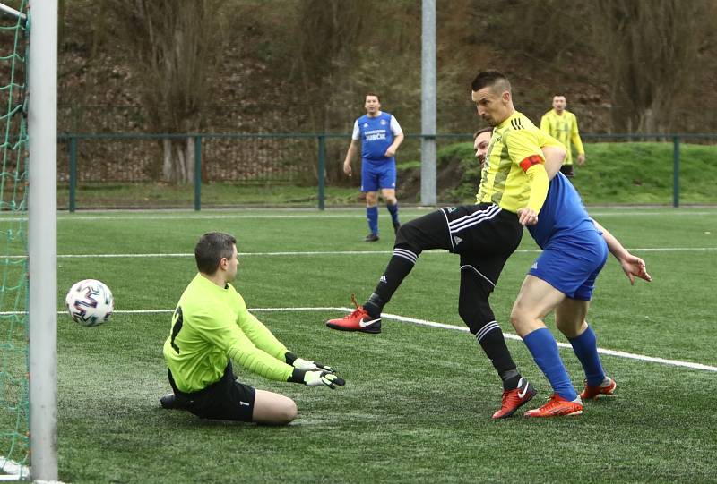 Kamenice (žlutá) přehrála Doksy vysoko 6:2.