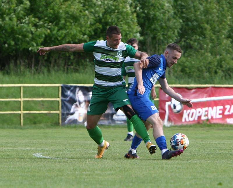 Fotbalisté Nového Boru hlásí změnu trenéra. Jan Broschinský starší odchází do Žibřidic, nahradil ho Stanislav Kouřil.