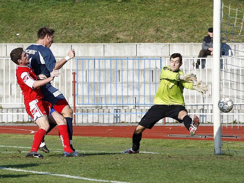 Tři body vydoloval Arsenal. Karlík překonává gólmana Mokrohajského podruhé.