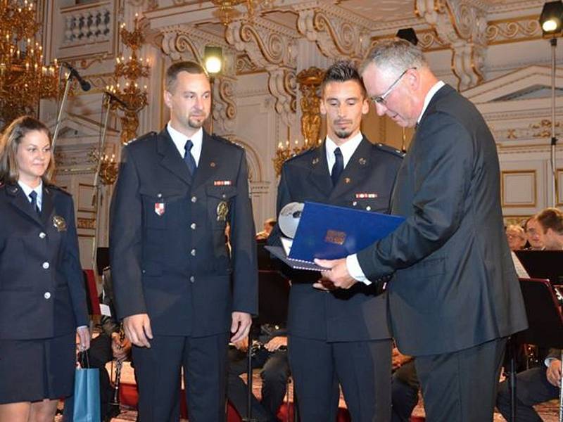 Třetí místo v kategorii ČIN ROKU vyhráli policisté z KŘP Libereckého kraje Jan Kohoutek a Václav Serdel za záchranu života dvanáctileté dívky.