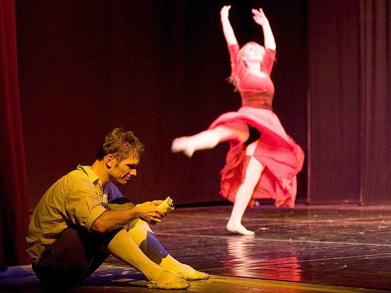 Marnotratné vandrování představili členové Ballet Magnificat! Omega divákům Jiráskova divadla v české Lípě. 