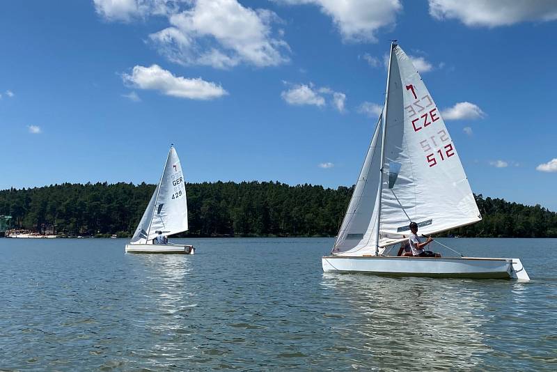 Na Máchově jezeře se konalo Mistrovství ČR v lodní třídě Pirát.