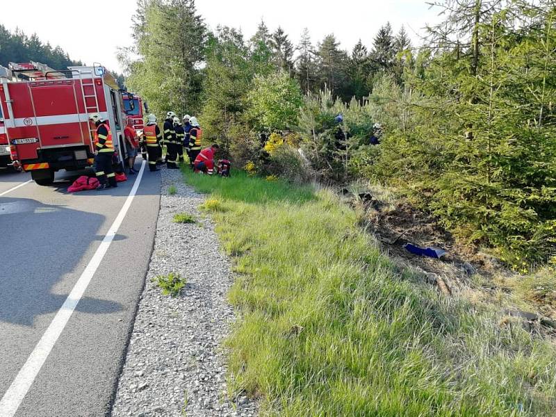 Dopravní nehoda na silnici mezi Doksy a Mimoní.