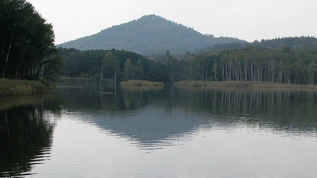 Jak se jmenuje rybník na Novoborsku, od kterého je tento snímek?