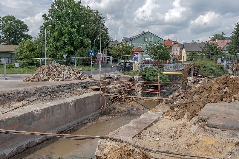 Stavba mostu v centru Nového Boru potrvá do listopadu.