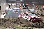 Milovníci adrenalinu si přišli o víkendu na své na Autodromu Sosnová, který hostil tradiční demoliční závod autovraků Destruction derby.