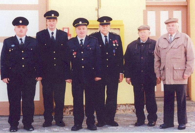 Současný výbor Sdružení dobrovolných hasičů Nevojice, zleva: Zdeněk Švaňhal, Jiří Slavíček, Karel Handlíř, Karel Hladký, Karel Burian, Jaroslav Poul