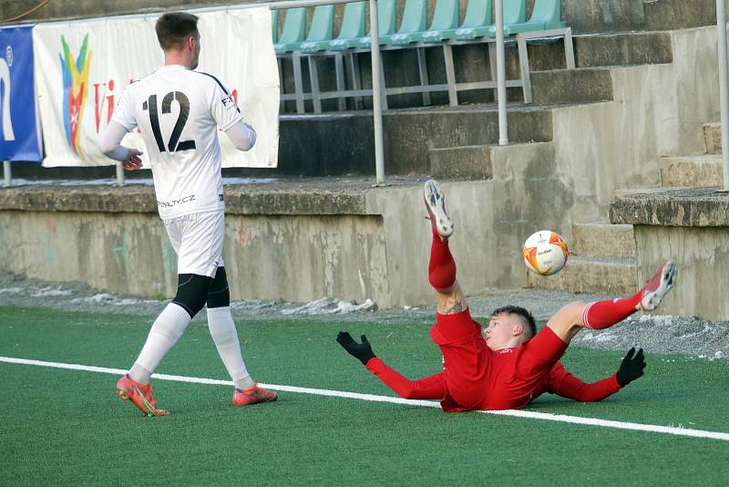 Fotbalisté MFK Vyškov (bílé dresy) rozehráli Zimní Tipsport ligu porážkou se Sigmou Olomouc 2:4.