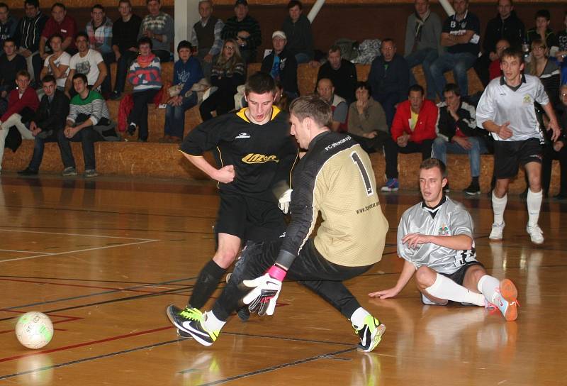 Ve vyškovském derby futsalové divize E porazil Pivovar Vyškov Lazor-Domus vysoko 12:5.