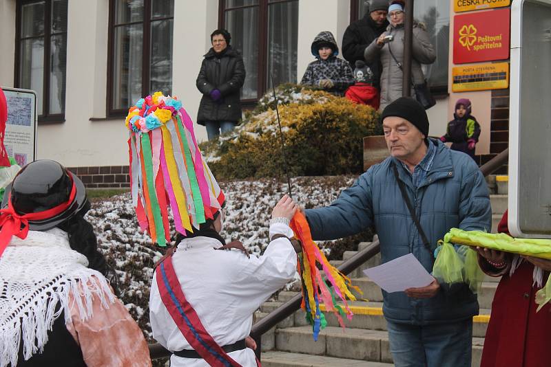 Holubicemi se prošel tradiční masopustní průvod. Nechyběla ani zabíjačka