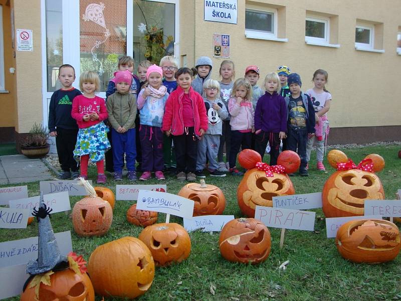 Děti z Mateřské školy Bučovice, pracoviště Vícemilice.