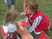 S resuscitačními loutkami pracovníci vyškovského červeného kříže na vštěvují i školy. Například při Světovém dni první pomoci.