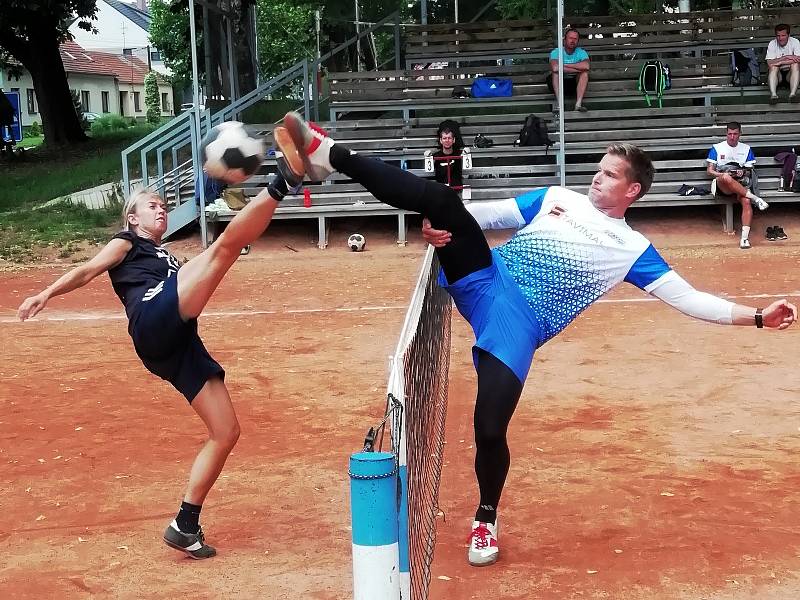 Společná fotka je za zápasu Bučovice A - Hasiči Vyškov. Momentky z utkání Holubice B - Dědice.