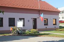 Volební sobota v Nemochovicích na Vyškovsku. Obec je domovem pro necelé tři stovky obyvatel.