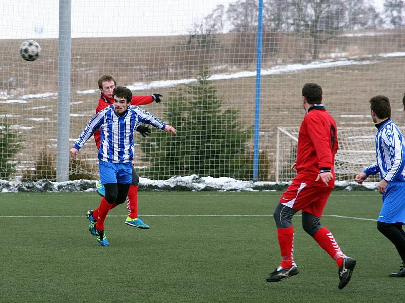 Fotbalisté Šaratic Slavkovu podzimní porážku neoplatili. Prohráli vysoko 1:5.