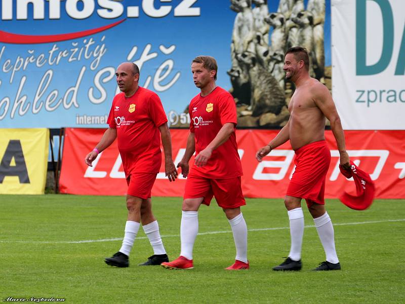 Při příležitosti devadesáti let fotbalu v Drnovicích zažil tamní stadion exhibiční fotbalový zápas.