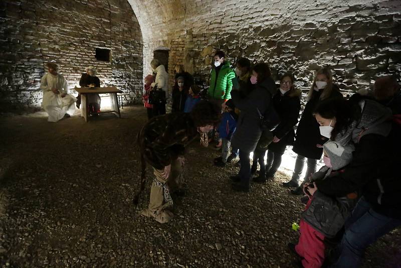 Průvodci slavkovského zámku a jejich přátelé uspořádali pro malé i velké návštěvníky čertovské prohlídky podzemí.