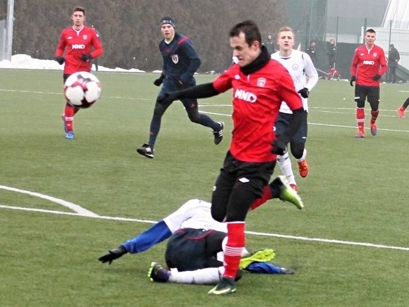 V přípravném fotbalovém utkání dvou účastníků Moravskoslezské ligy porazil MFK Vyškov FK Hodonín vysoko 7:2. Zápas se hrál na vyškovském umělém trávníku.