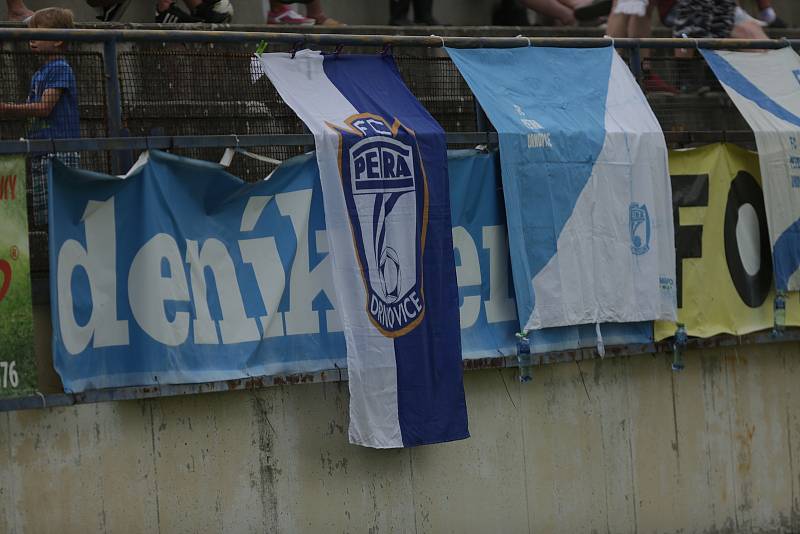 Exhibiční vzpomínkový fotbalový zápas mezi hráči původního Boby Brno a FC Petra Drnovice na drnovickém stadionu.