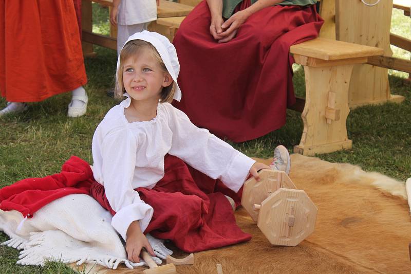 Bitva, kejklíři i historický oběd. Bučovice opět ožily minulostí