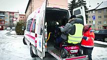 Nové auto v Bučovicích přepraví důchodce i invalidy.