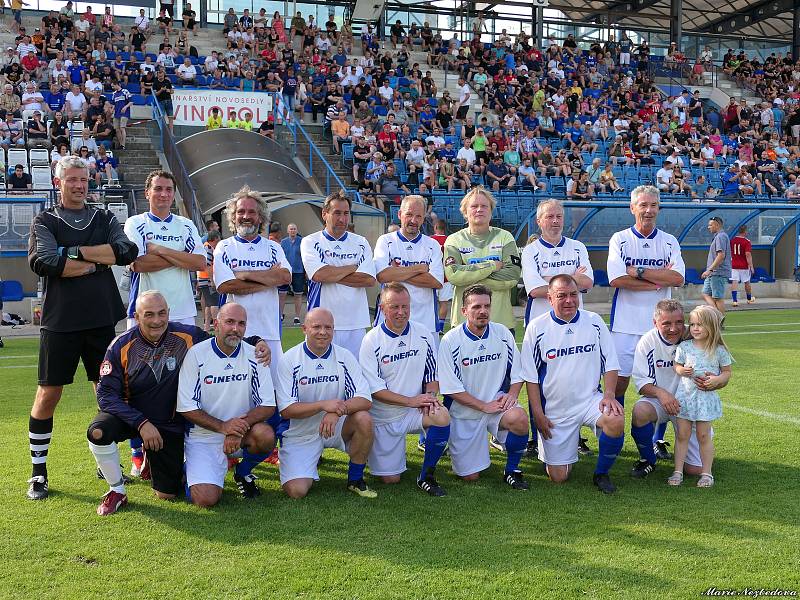 Při příležitosti devadesáti let fotbalu v Drnovicích zažil tamní stadion exhibiční fotbalový zápas.