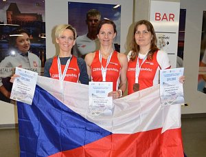 Běžkyně Lucie Kolmašová, Kateřina Ondrušík a Irena Pospíšilová (zleva) vybojovaly na mistrovství Evropy veteránů v polské Toruni bronzové medaile.