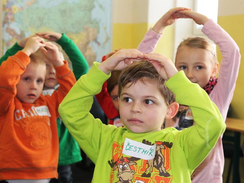 V úterý se budoucí prvňáčci vyškovské Základní školy Morávkova seznamovali s tím, co je od září čeká. Naučili se i anglickou písničku.