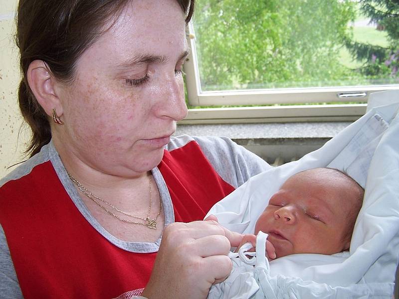 Radek Loubal s maminkou Lenkou, 51 cm, 3,84 kg, 19. dubna 2009, Vyškov