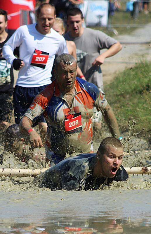 Na start extrémního závodu Kilpi Army Run, který se uskutečnil na konci srpna, se ve Vojenském újezdu Březina postavilo přes 700 sportovců. Soutěžili jak sami za sebe, tak i v týmech.