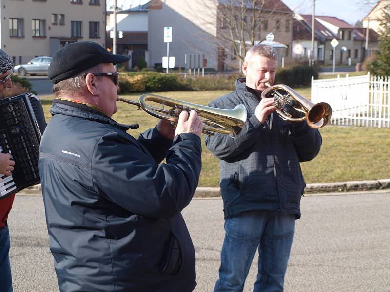 Oslava tradičních ostatků ve Hvězdlicích na Vyškovsku.