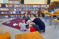 Jarní prázdniny si děti užily v Knihovně Karla Dvořáčka ve Vyškově. Nechyběla fenka zlatého retrívra.