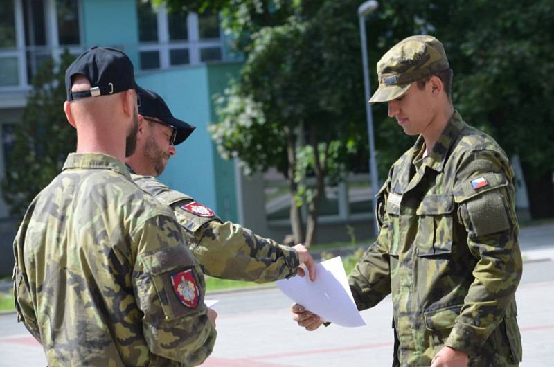 Výcvik armádních rekrutů ve Vyškově.